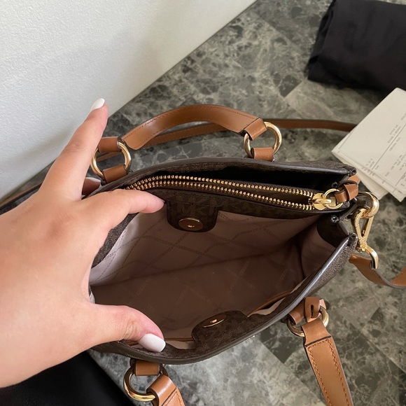 Michael kors purse with wallet - Picture 3 of 7